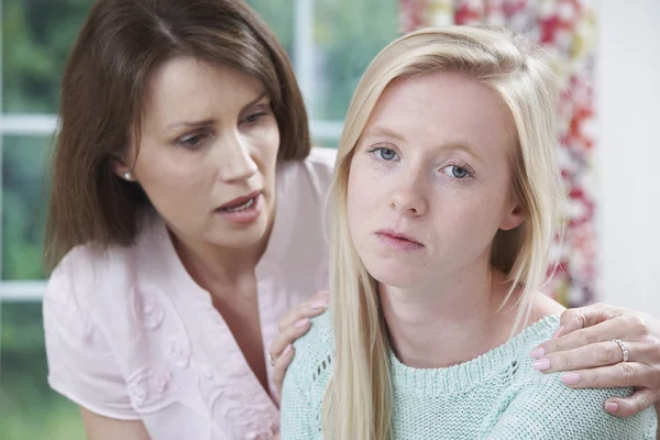 Mother Worried About Unhappy Teenage Daughter — Stock Photo, Image