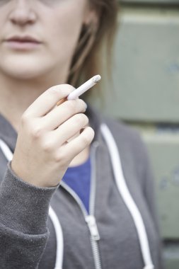 genç kız Sigara İçilmeyen yakın çekim