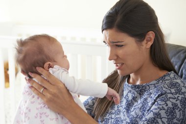 Hayal kırıklığına uğramış anne Post Natal depresyon