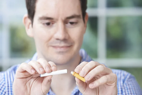 Man Using Electronic Cigarette To Stop Smoking — Stock Photo, Image