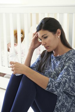 Hayal kırıklığına uğramış anne Post Natal depresyon