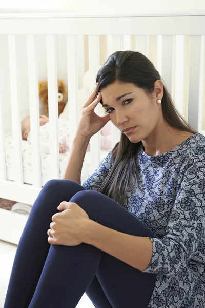 Frustrovaný matka trpí Post Natal deprese — Stock fotografie