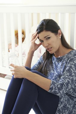Hayal kırıklığına uğramış anne Post Natal depresyon