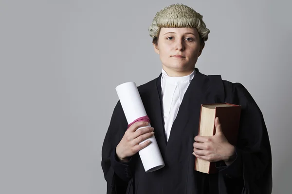 Estudio Retrato De Abogado Femenino La celebración de Breve Y Libro —  Fotos de Stock