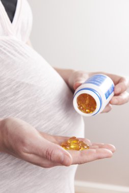 Hamile kadın vitaminler alarak detay