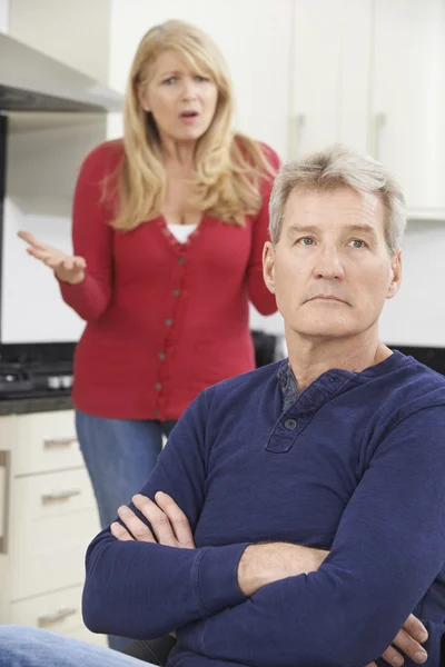 Ouder paar Arguement thuis hebben — Stockfoto