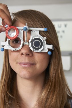 Görme testi Optometrist sahip kadın