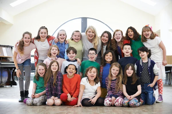 Large Group Of Children With Teacher Enjoying Drama Workshop Tog — Stock Photo, Image