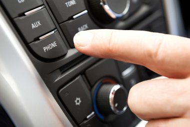 El araba Bluetooth denetim panosundaki basarak kapatın