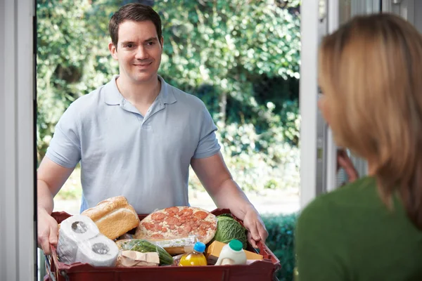 Driver Delivering Online Grocery Order — Stock Photo, Image