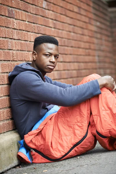 Vulnerable Teenage Boy Sleeping On The Street — Stock Photo, Image