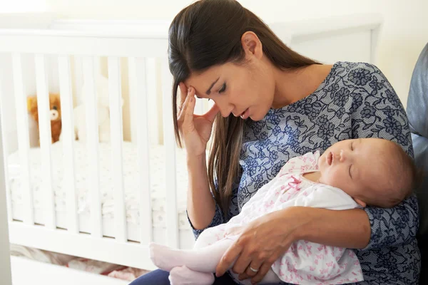 Madre Cansada Sufriendo de Depresión Post Natal —  Fotos de Stock