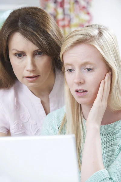 Mother Comforting Daughter Victimized By Online Bullying — Stock Photo, Image