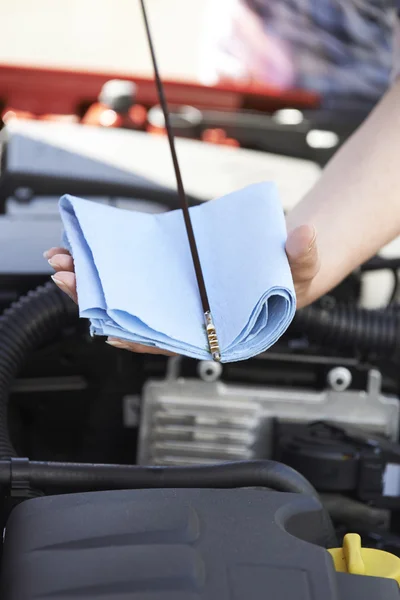 Close-Up Of Woman Checking Car Engine Oil Level On Dipstick — Stock Photo, Image