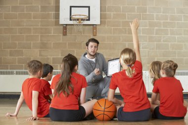 takım konuşma İlköğretim Okulu basketbol takımı koçu