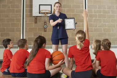 takım konuşma İlköğretim Okulu basketbol takımı koçu