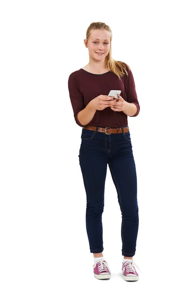 Studioaufnahme von Teenager-Mädchen, das SMS verschickt — Stockfoto