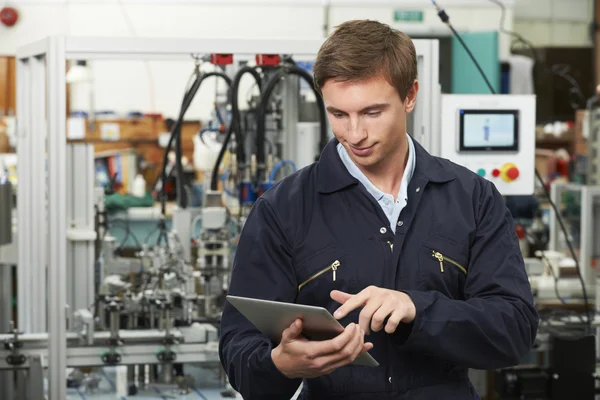 Engineer In Factory Using Digital Tablet — Stock Photo, Image