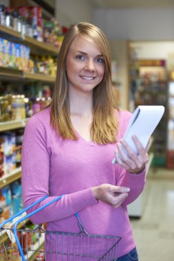 Liste süpermarkette alışveriş arıyorum Womasn