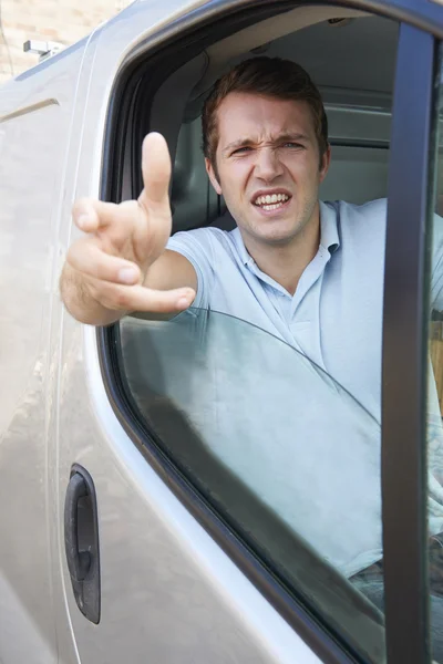 Conductor enojado al volante de la camioneta — Foto de Stock