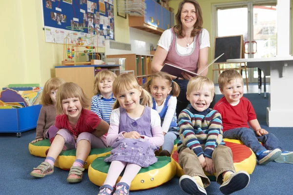 Class Of Pre School Children At Story Time With Teacher — Stock Photo, Image