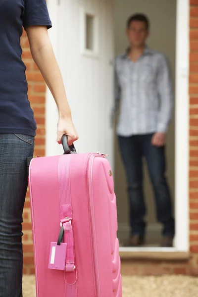 Woman With Packed Suitcase Leaving Husband — Stock Photo, Image