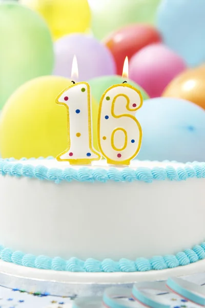 축 하의 16 번째 생일 케이크 — 스톡 사진