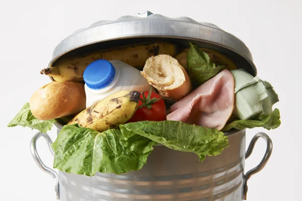 Fresh Food In Garbage Can To Illustrate Waste — Stock Photo, Image