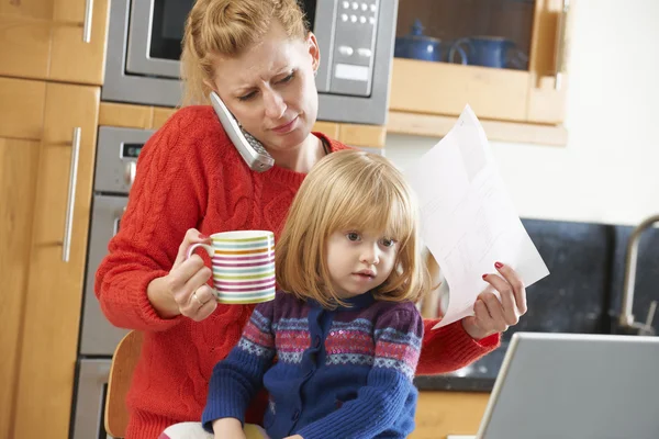 Busy Mother Coping With Stressful Day At Home — Stock Photo, Image