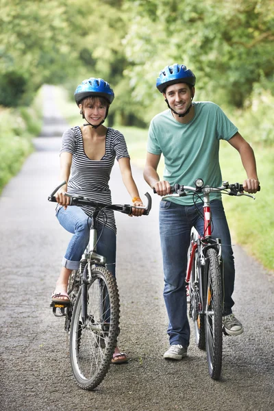Young Couple Cycling On Country Road — Stock Photo, Image