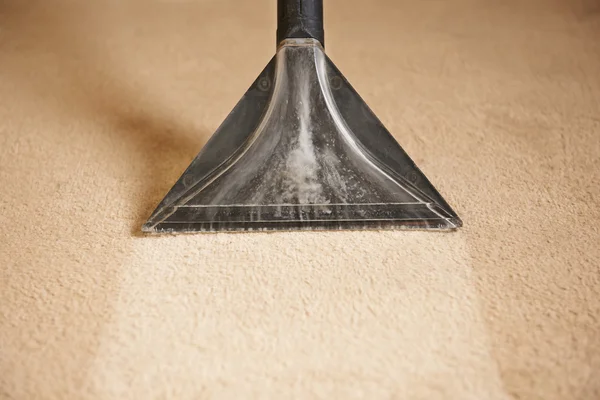 Профессиональная чистка ковров — стоковое фото