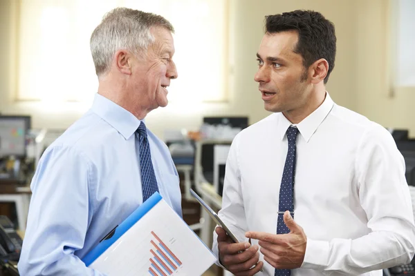 Businessman Having Discussion With Senior Mentor In Office — Stock Photo, Image