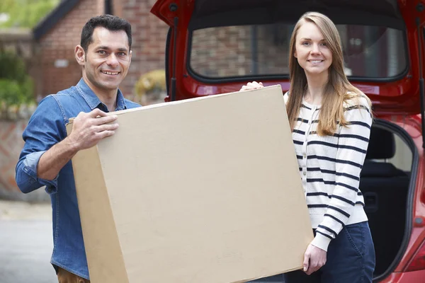 Couple Loading Purchase Into The Boot Car — Stock Photo, Image