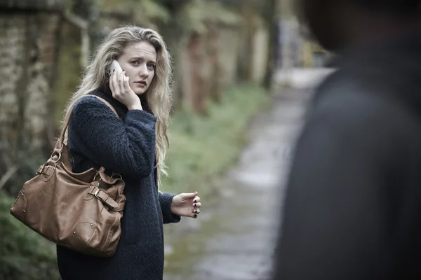 Teenage Girl Feeling Threatened As She Walks Along Path — Stock Photo, Image