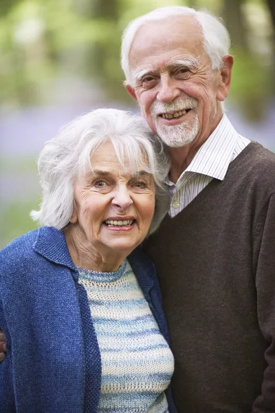 Outdoor Portret van gelukkige senior paar — Stockfoto