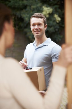 Paket yerli evine teslim kurye