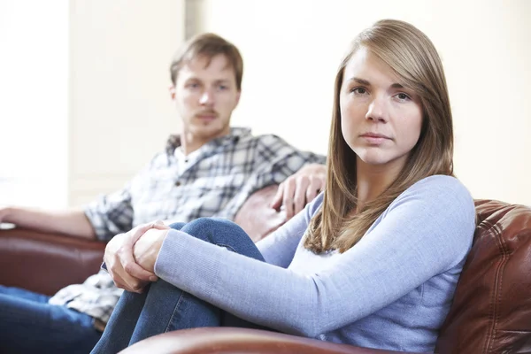 Couple With Relationship Difficulties At Home — Stock Photo, Image