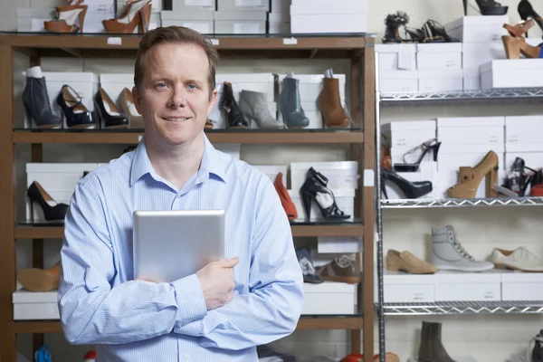 Man Running Online Shoe Business — Stok Foto