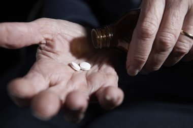 İlaç ile üst düzey kadın kapatmak