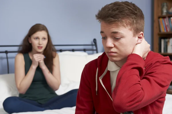Teenage par att ha relationsproblem — Stockfoto