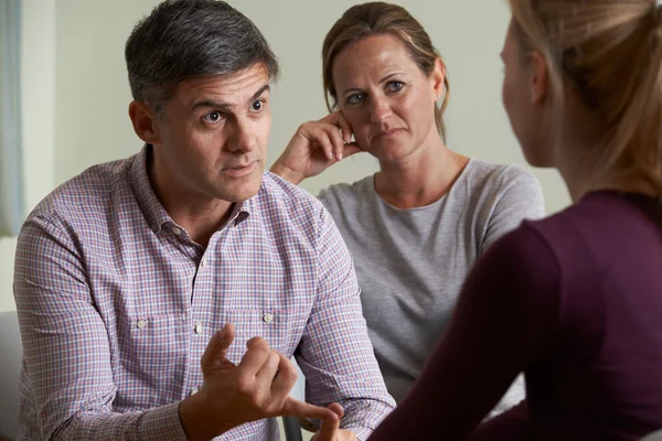 Pareja Madura Hablando con Consejera — Foto de Stock