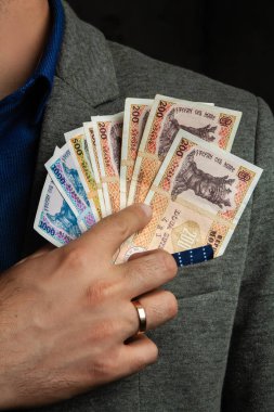 Elindeki para, krediler ve bankalar