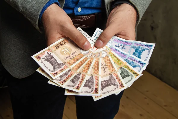 Elindeki para, krediler ve bankalar