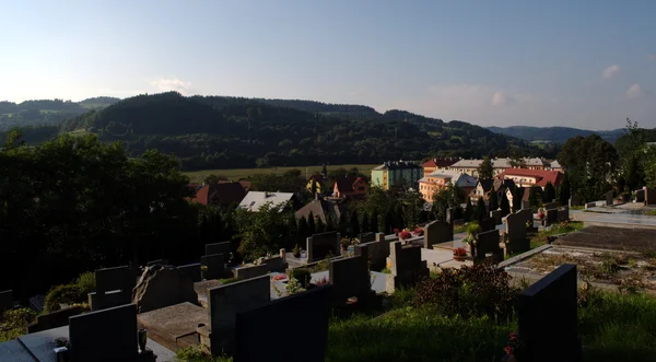 Köyün üzerinde gün batımı — Stok fotoğraf