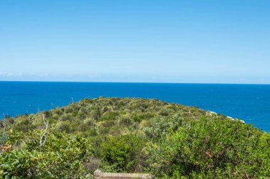 Tepelerin tepesinden okyanus