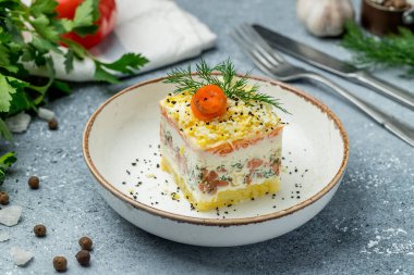 Tabakta Mimosa salatası