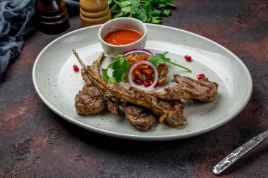 Kuzu pirzolasından kebap