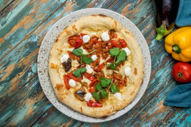 Patlıcan görünümlü pizza.