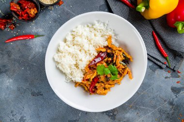 Pilav soslu tavuk ve Çin mutfağı.