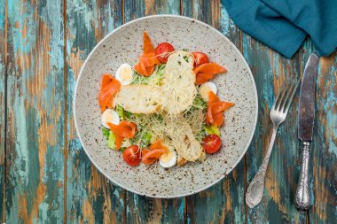 Somonlu Sezar salatası